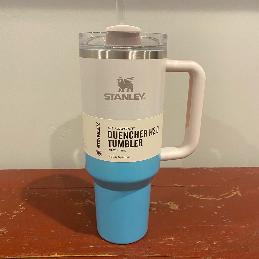 SOLD! Stanley Quencher 40oz Pool Ombre